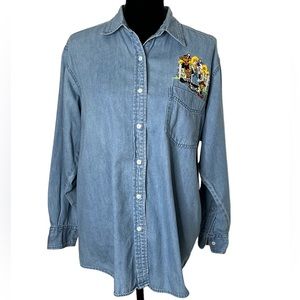 Garment Graphics size Medium Looney Toons long sleeved, chambray, button up top